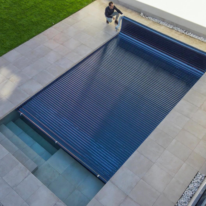 Volet de piscine 6m x 12m lames polycarbonate