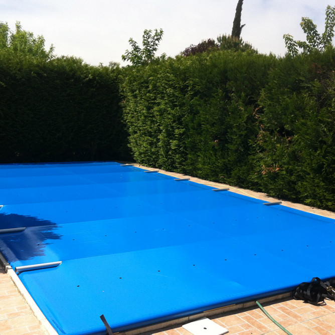 Bâche à barre ECO BLEU - Fabrication française et conforme aux normes de sécurité