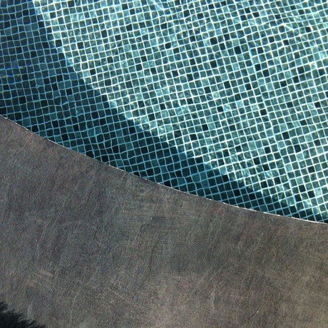 Liner de piscine noirs ou gris pour un eau sombre