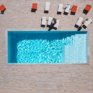 Pandore - Coque de piscine en polyester de dimensions 7.10 x 3m - Fabriquée en France