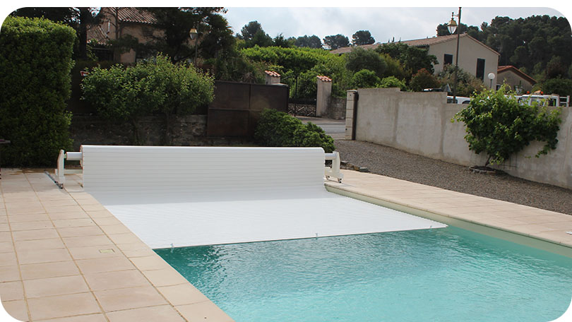 Nettoyage volet piscine mobile