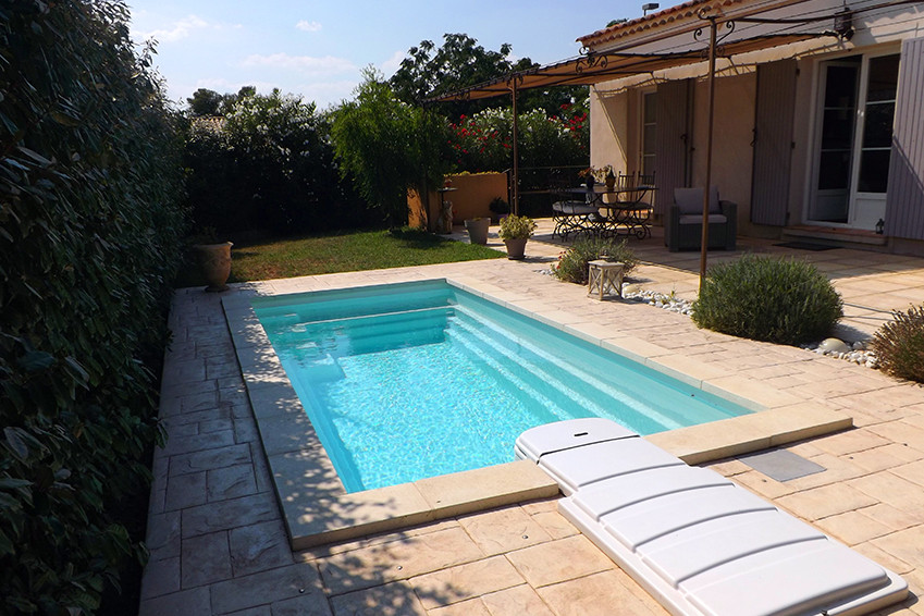Mini piscine dans un jardin Mini piscine dans un jardin