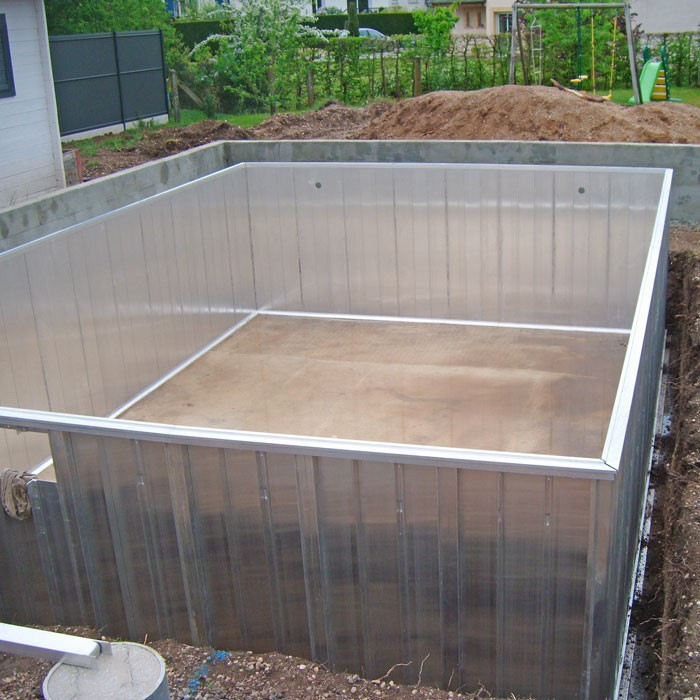 Les flotteurs de piscine : empêchez l'eau de geler pour un hivernage réussi  !