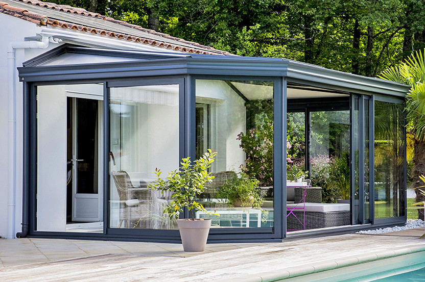 Véranda dans un jardin