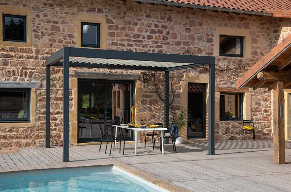 Pergola en bois : quel bois, quel modèle et à quel prix en 2024 ?