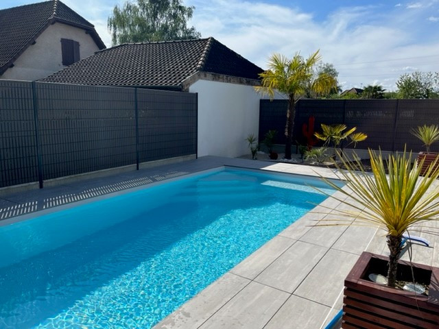 Les flotteurs de piscine : empêchez l'eau de geler pour un hivernage réussi  !